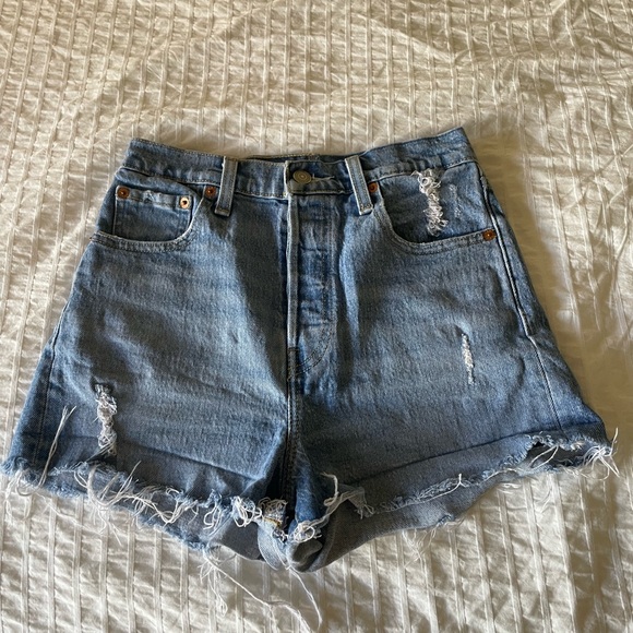 levi’s rib cage shorts - Picture 2 of 4